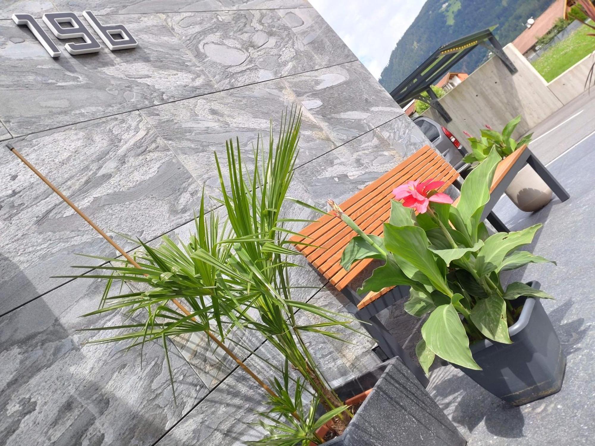 Aenna Apart Prutz Bagian luar foto